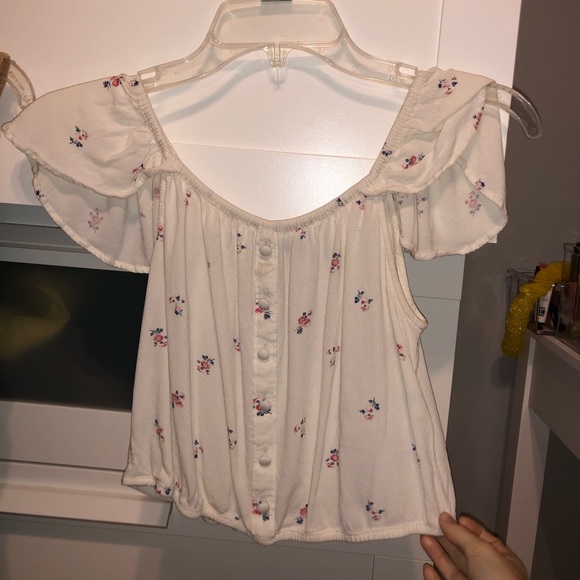 Abercrombie and Fitch off the shoulder crop top - Picture 4 of 7